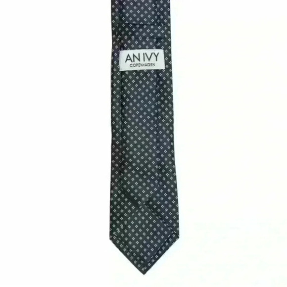 An Ivy Men's Navy Foulard Neck Tie $48 - Picture 4 of 4